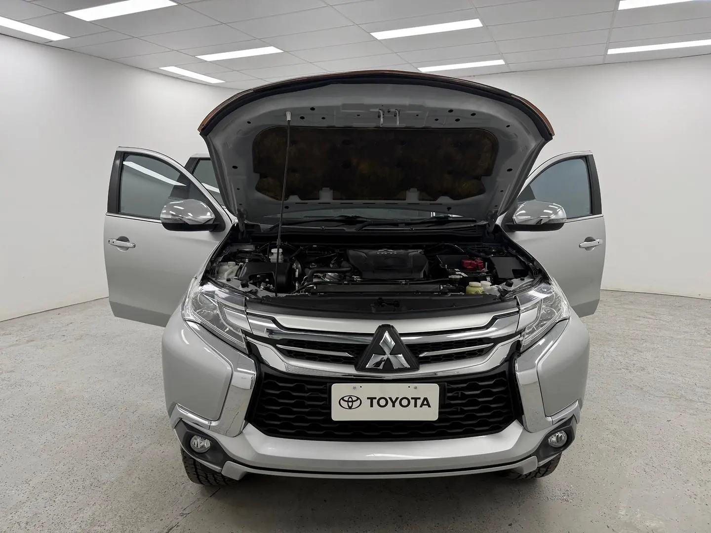 2016 Mitsubishi Pajero Sport Gallery Image 18