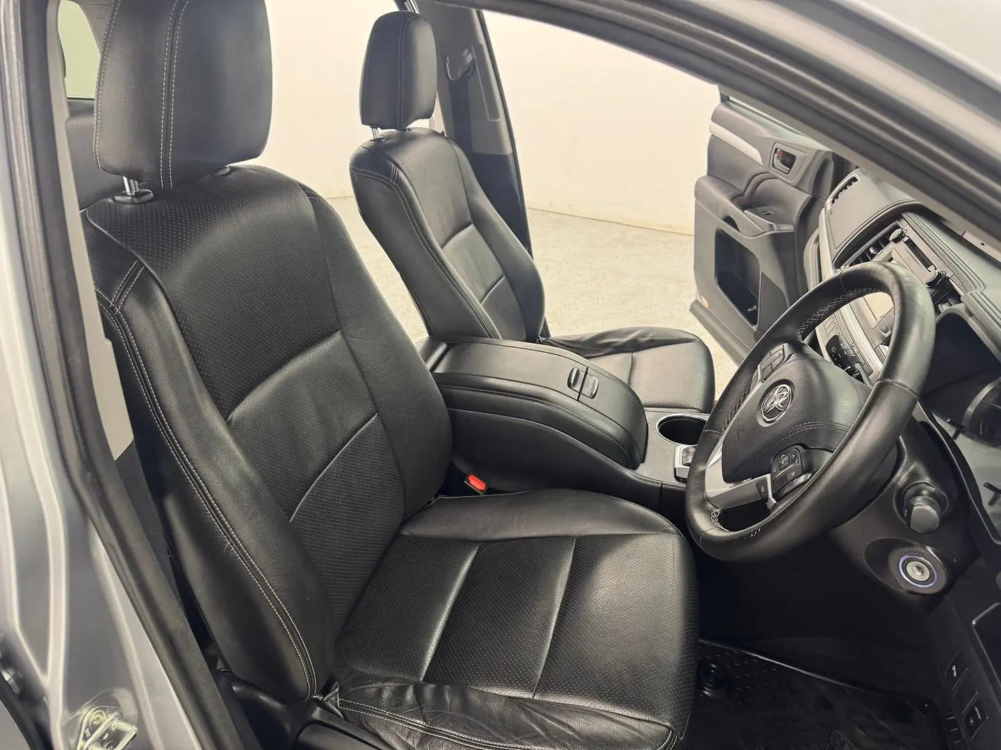 2015 Toyota Kluger Gallery Image 23