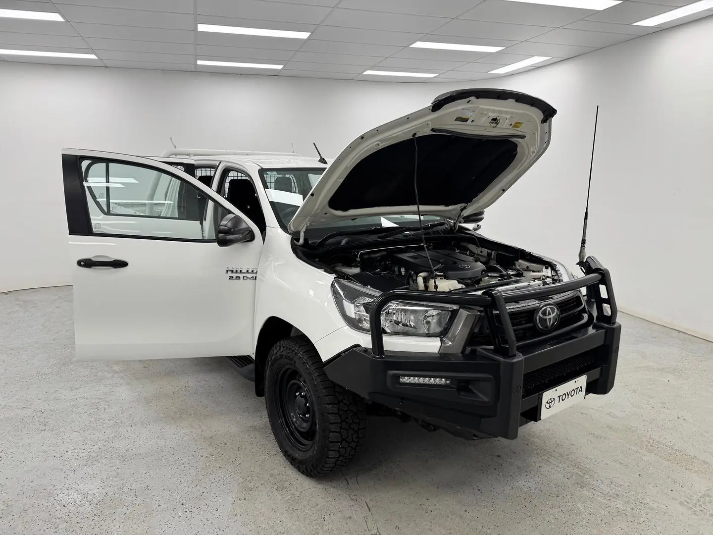 2021 Toyota Hilux Gallery Image 6