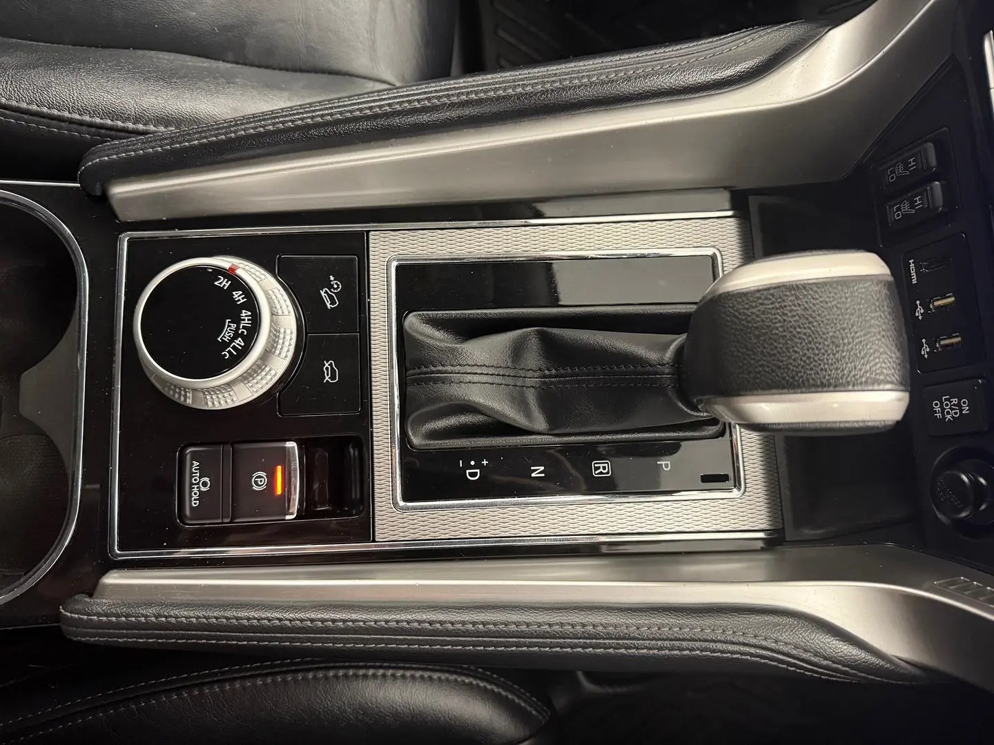 2021 Mitsubishi Pajero Sport Gallery Image 36