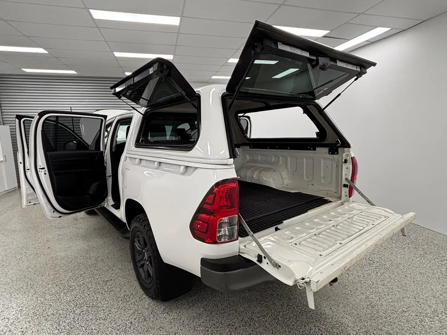 2023 Toyota Hilux Gallery Image 12