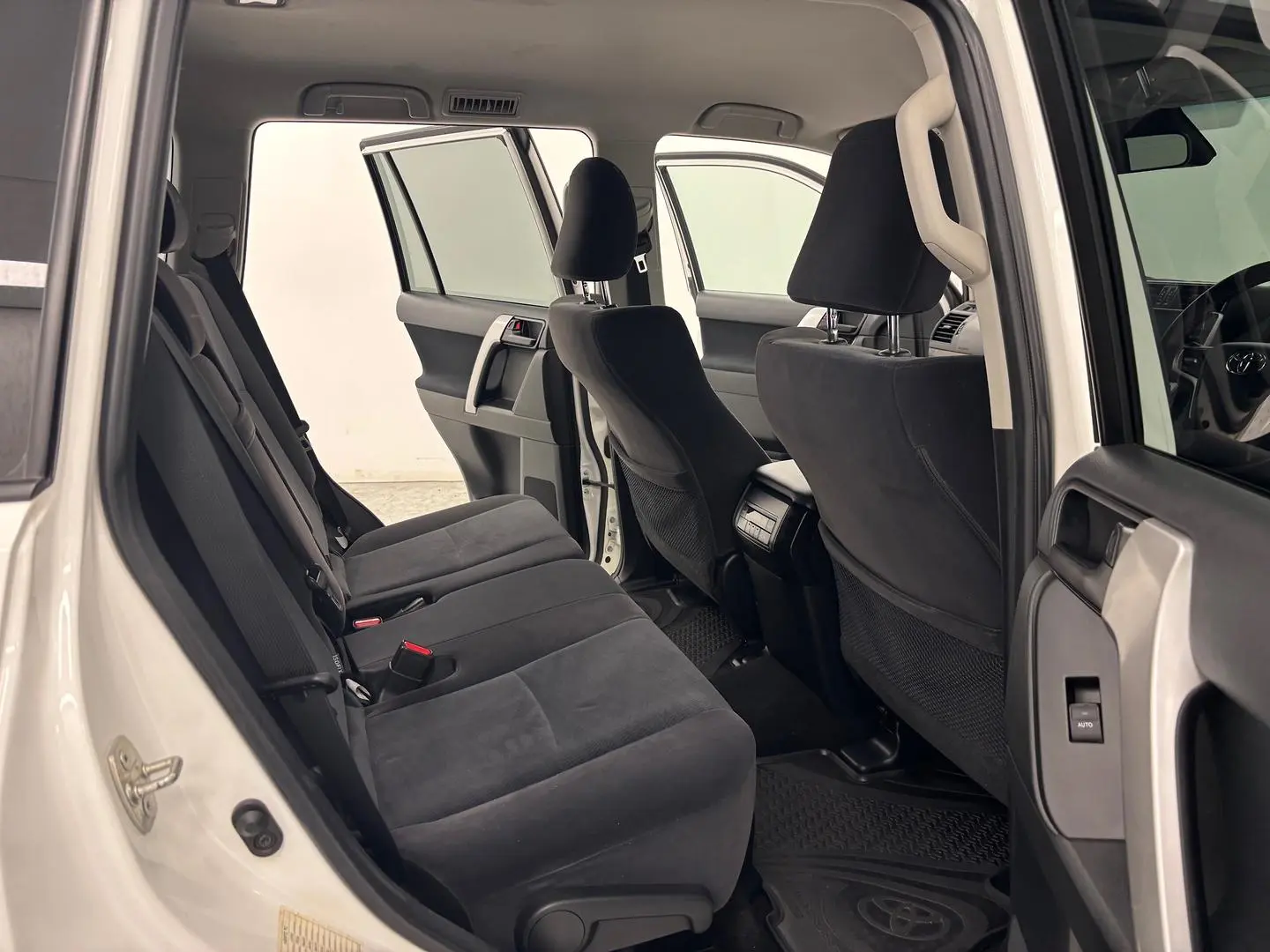 2023 Toyota Landcruiser Prado Gallery Image 23