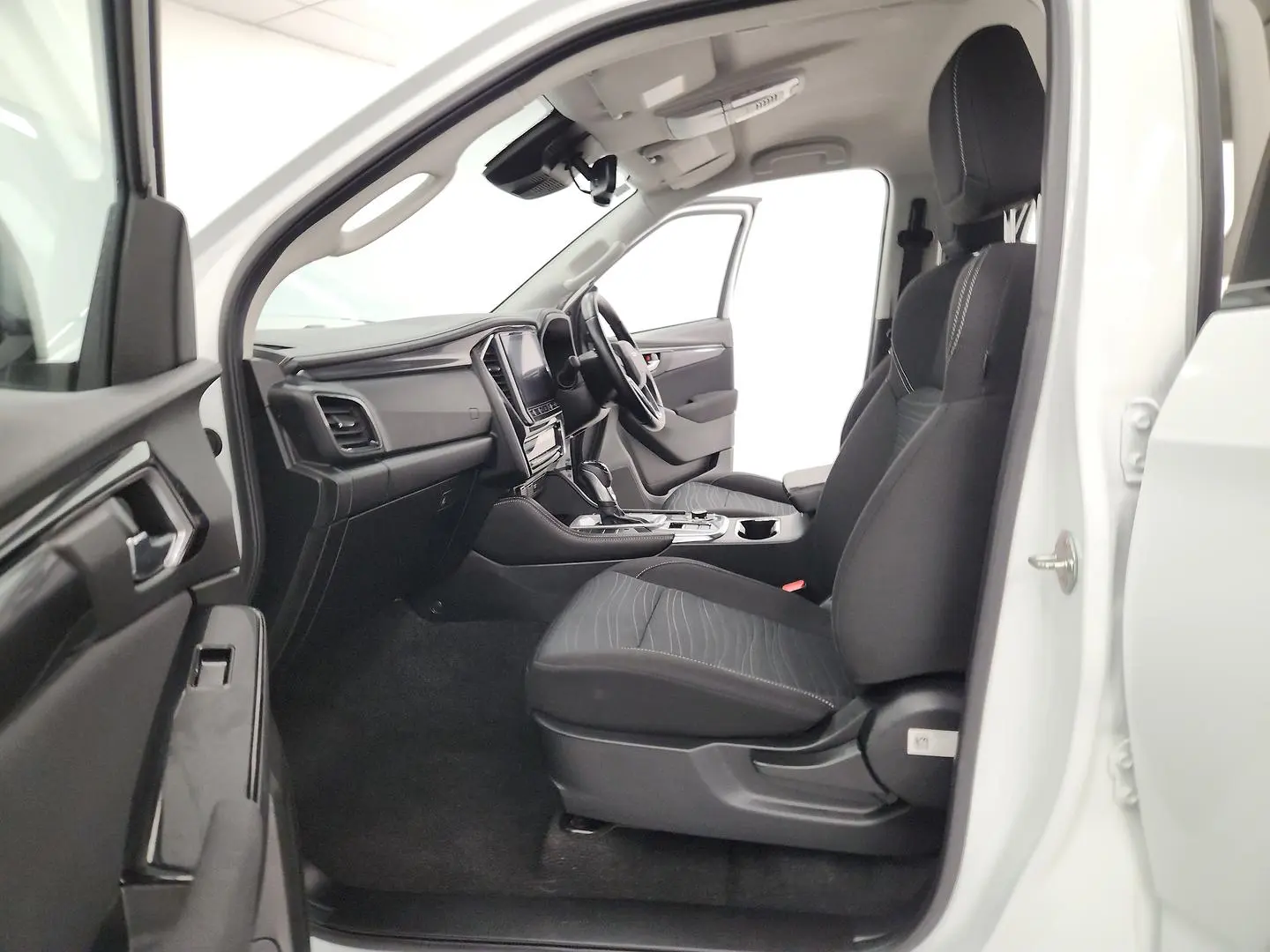 2023 Isuzu MU-X Gallery Image 18