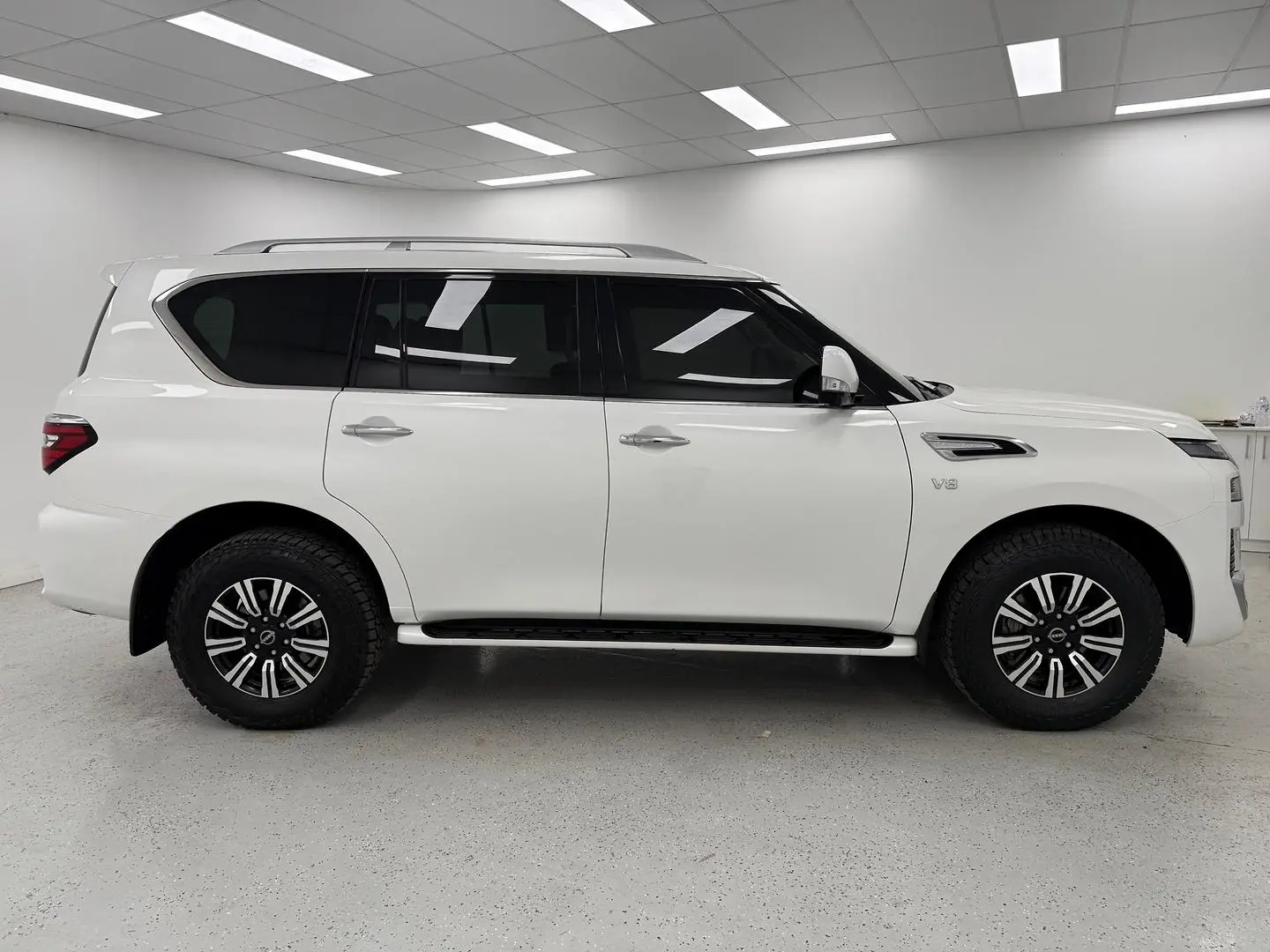 2022 Nissan Patrol Gallery Image 2