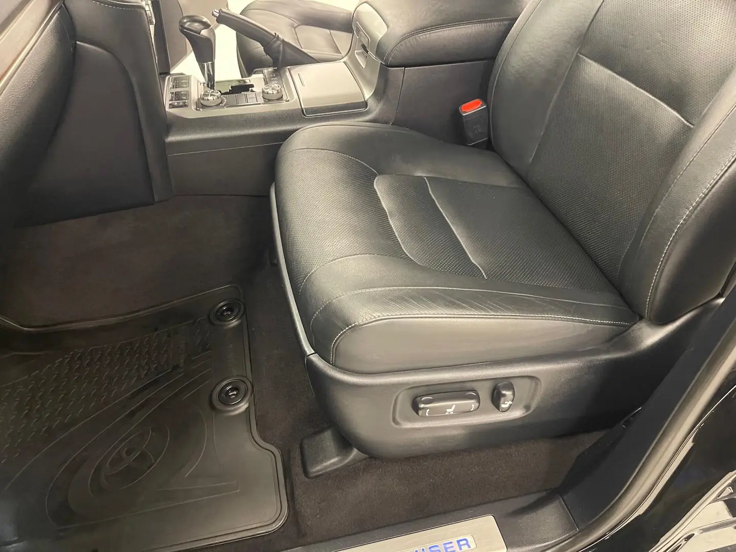 2020 Toyota Landcruiser Gallery Image 17