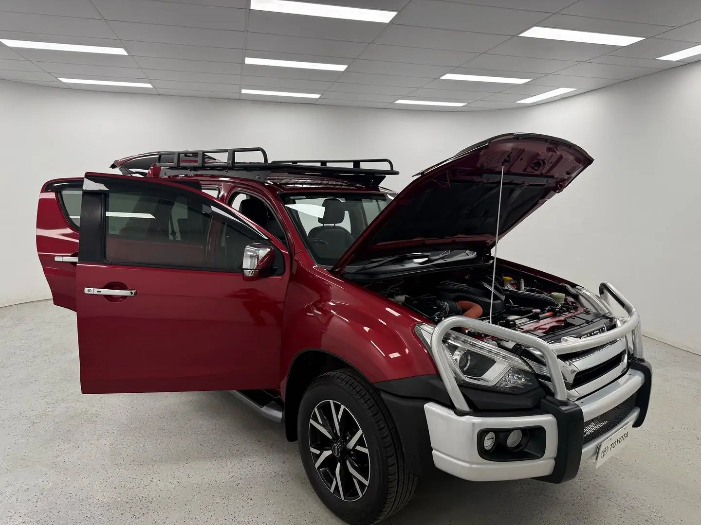 2020 Isuzu MU-X Gallery Image 19