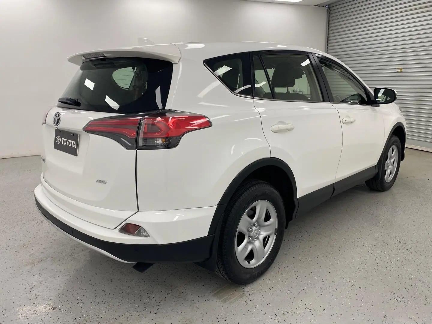 2018 Toyota Rav4 Gallery Image 3