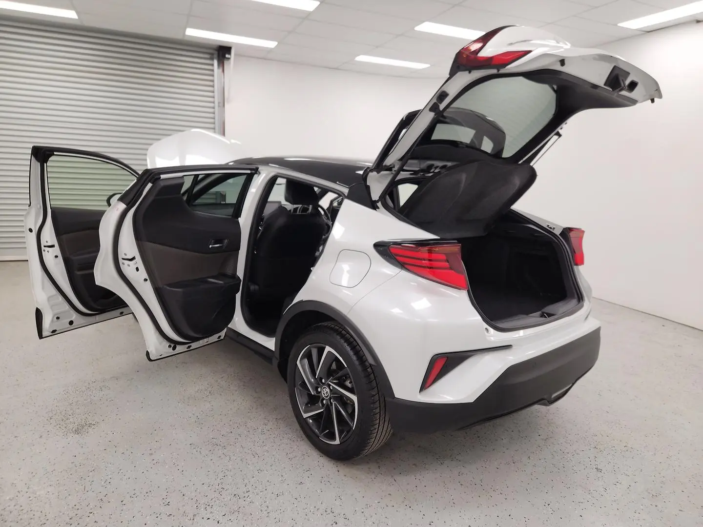 2022 Toyota C-HR Gallery Image 12