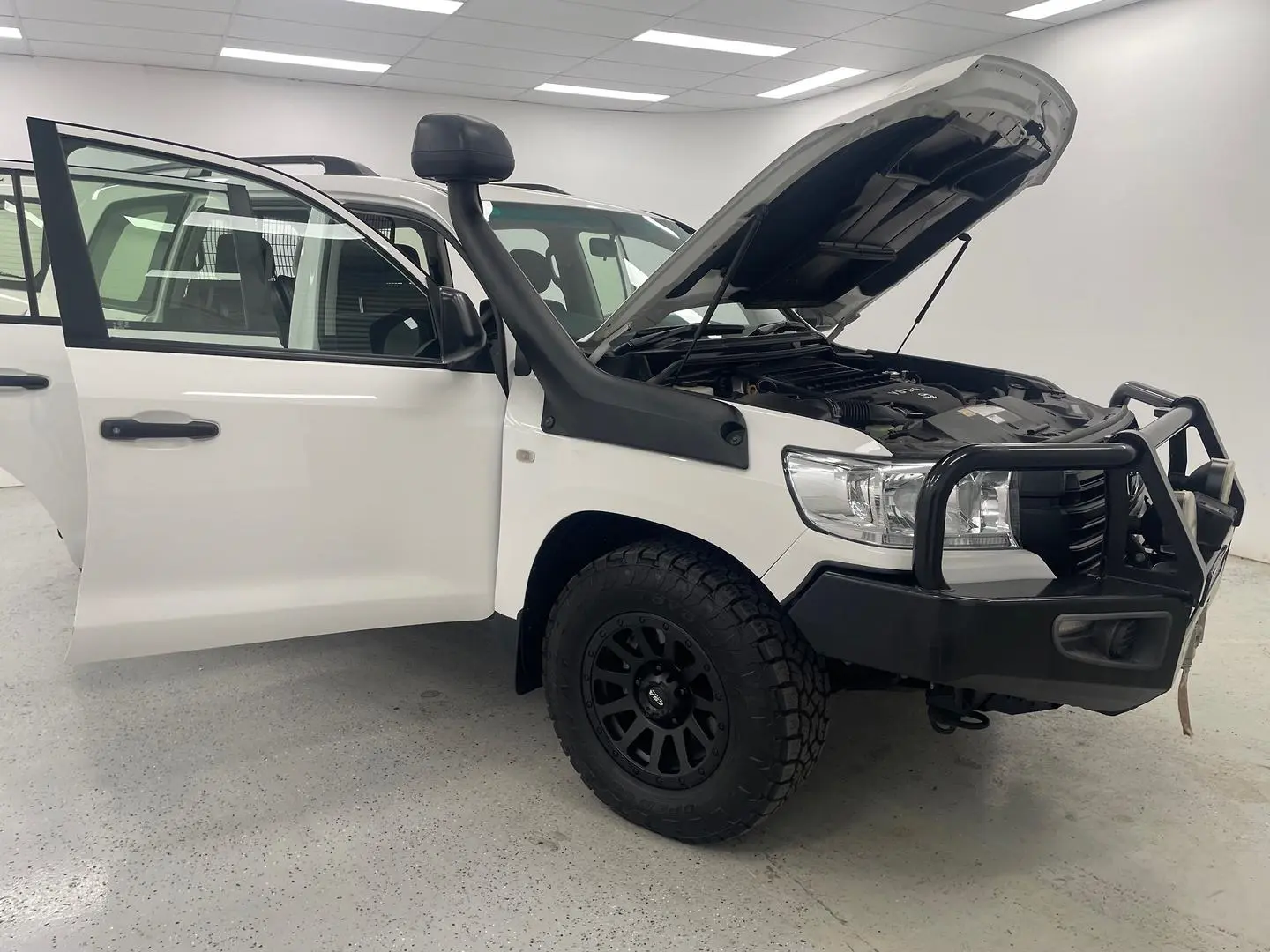 2020 Toyota Landcruiser Gallery Image 8