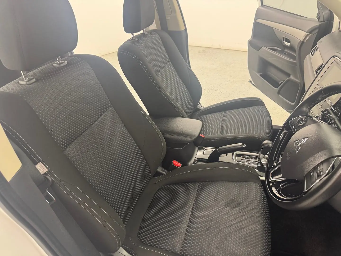 2018 Mitsubishi Outlander Gallery Image 25
