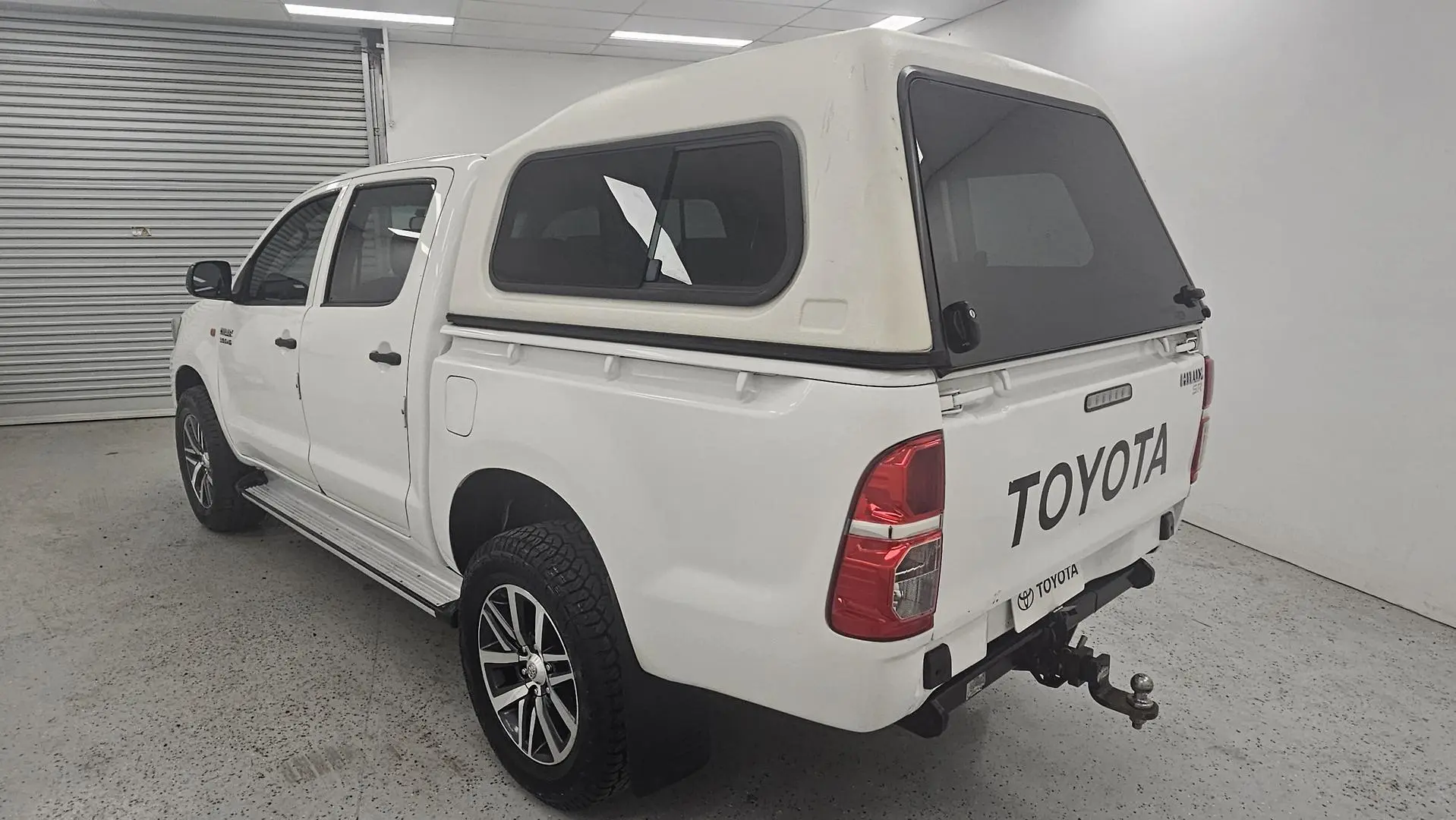 2015 Toyota Hilux Gallery Image 5