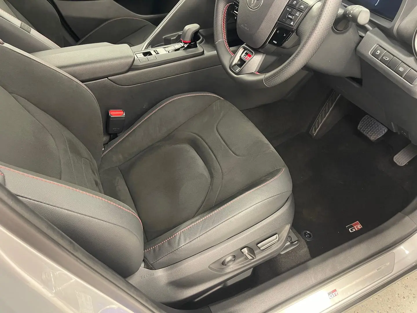 2025 Toyota C-HR Gallery Image 21