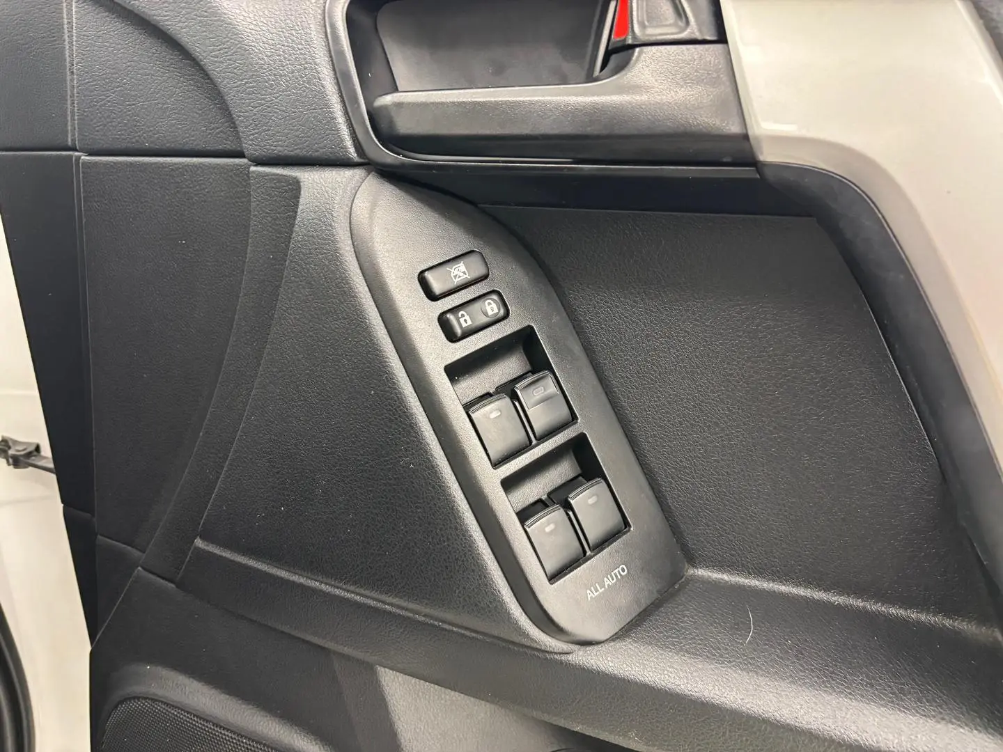 2018 Toyota Landcruiser Prado Gallery Image 23