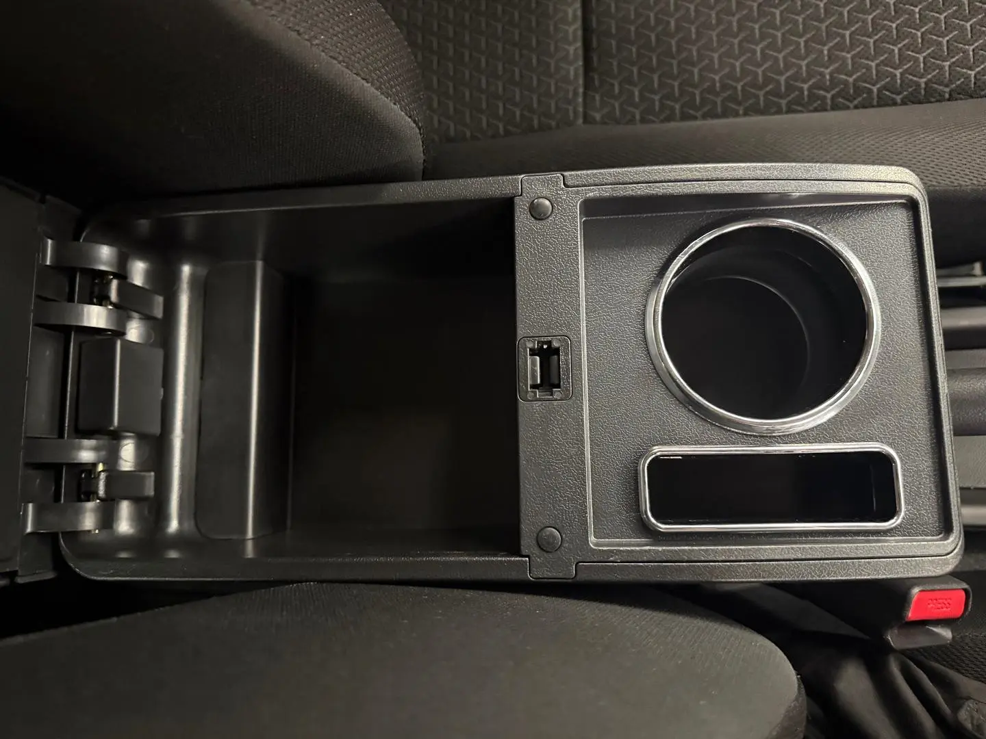 2022 Suzuki Swift Gallery Image 32