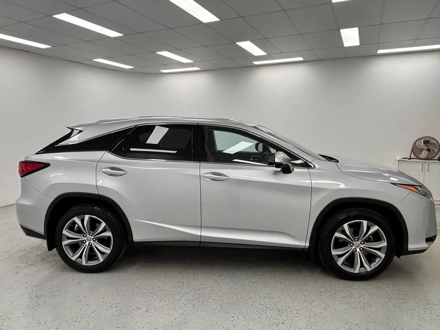 2017 Lexus RX Gallery Image 2