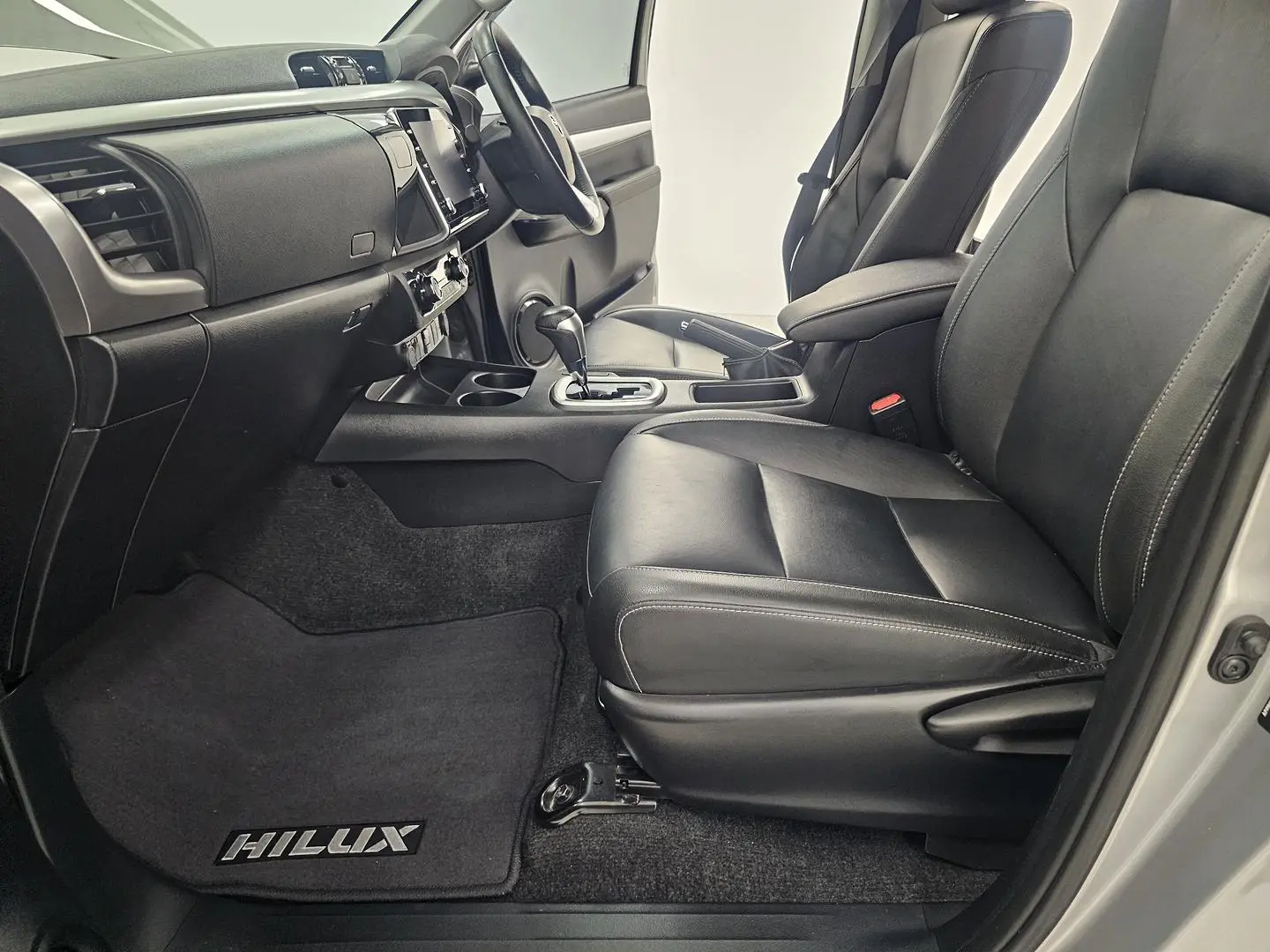 2021 Toyota Hilux Gallery Image 12