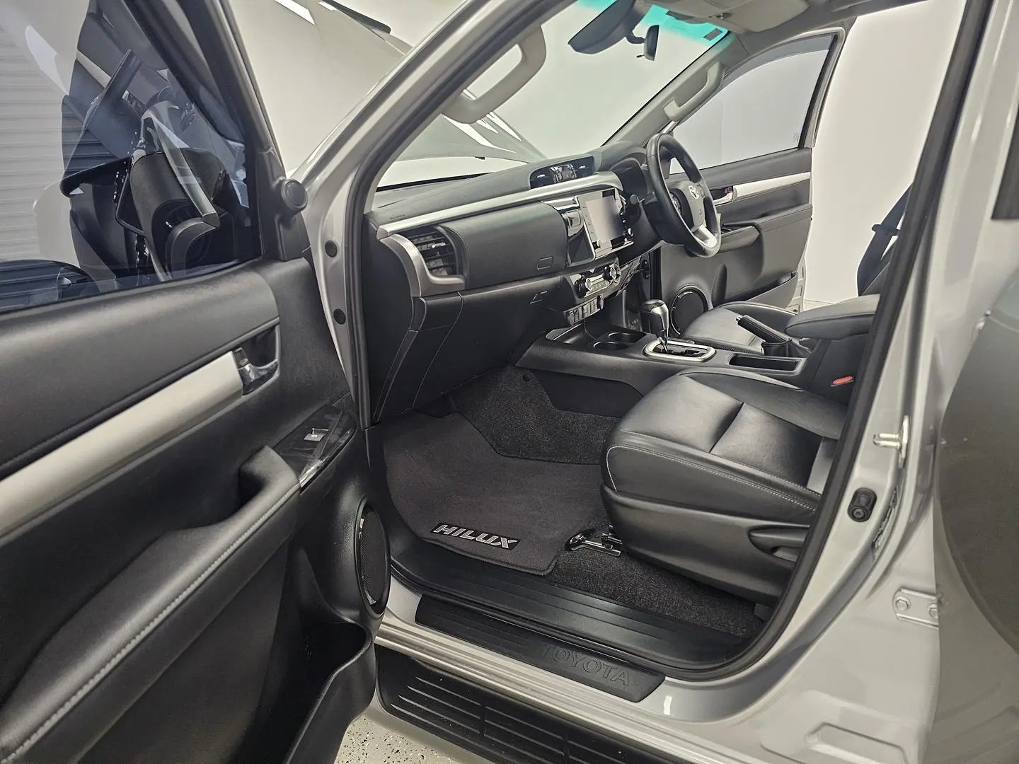 2021 Toyota Hilux Gallery Image 11