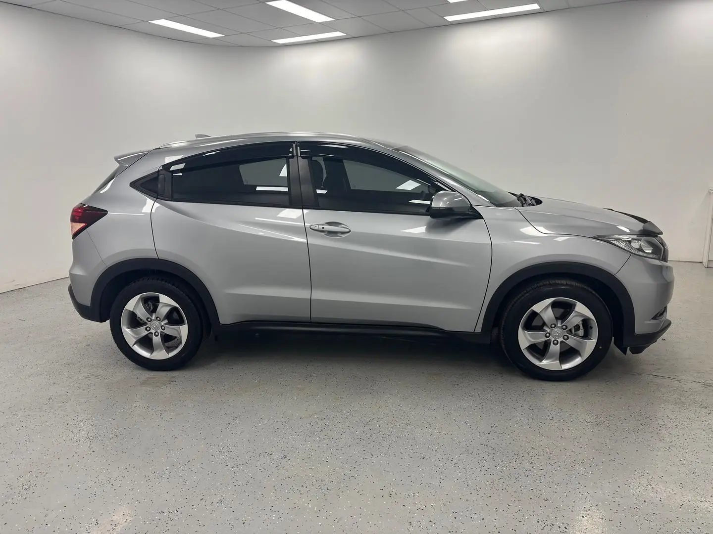 2017 Honda HR-V Gallery Image 2