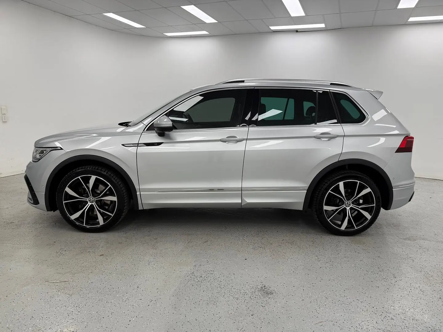 2021 Volkswagen Tiguan Gallery Image 6