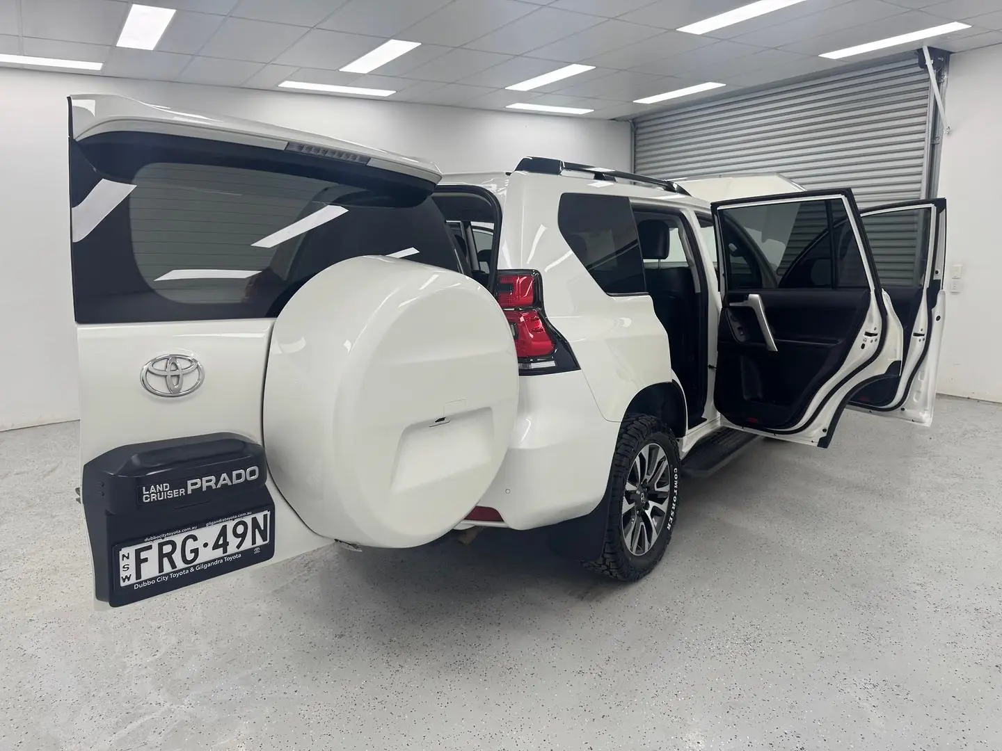 2023 Toyota Landcruiser Prado Gallery Image 9