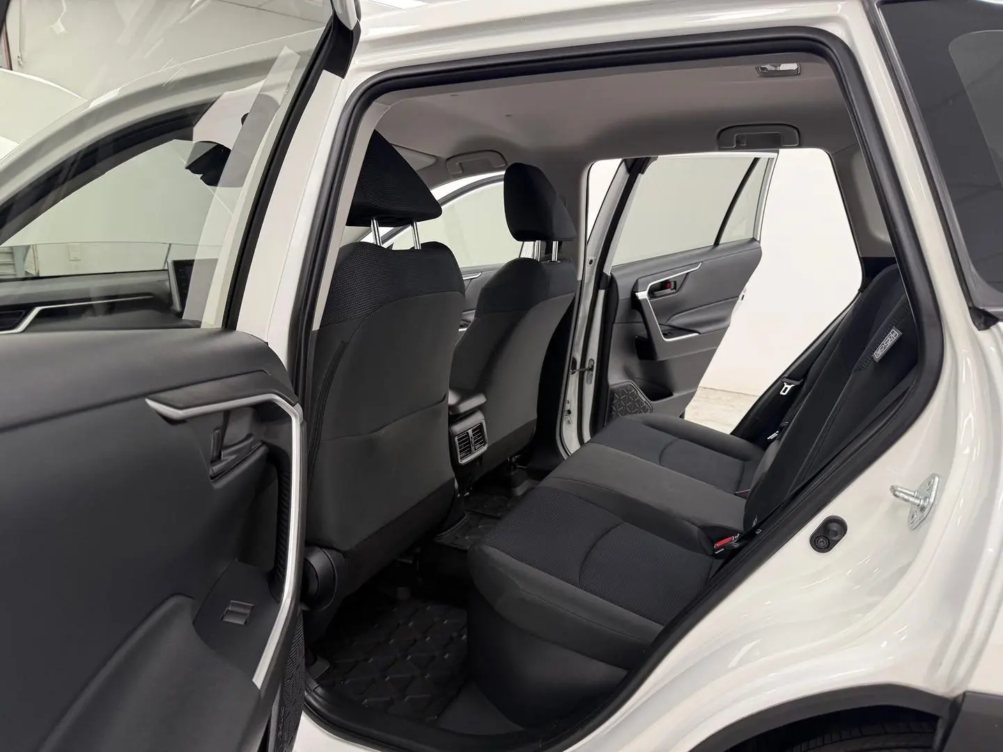 2020 Toyota RAV4 Gallery Image 12