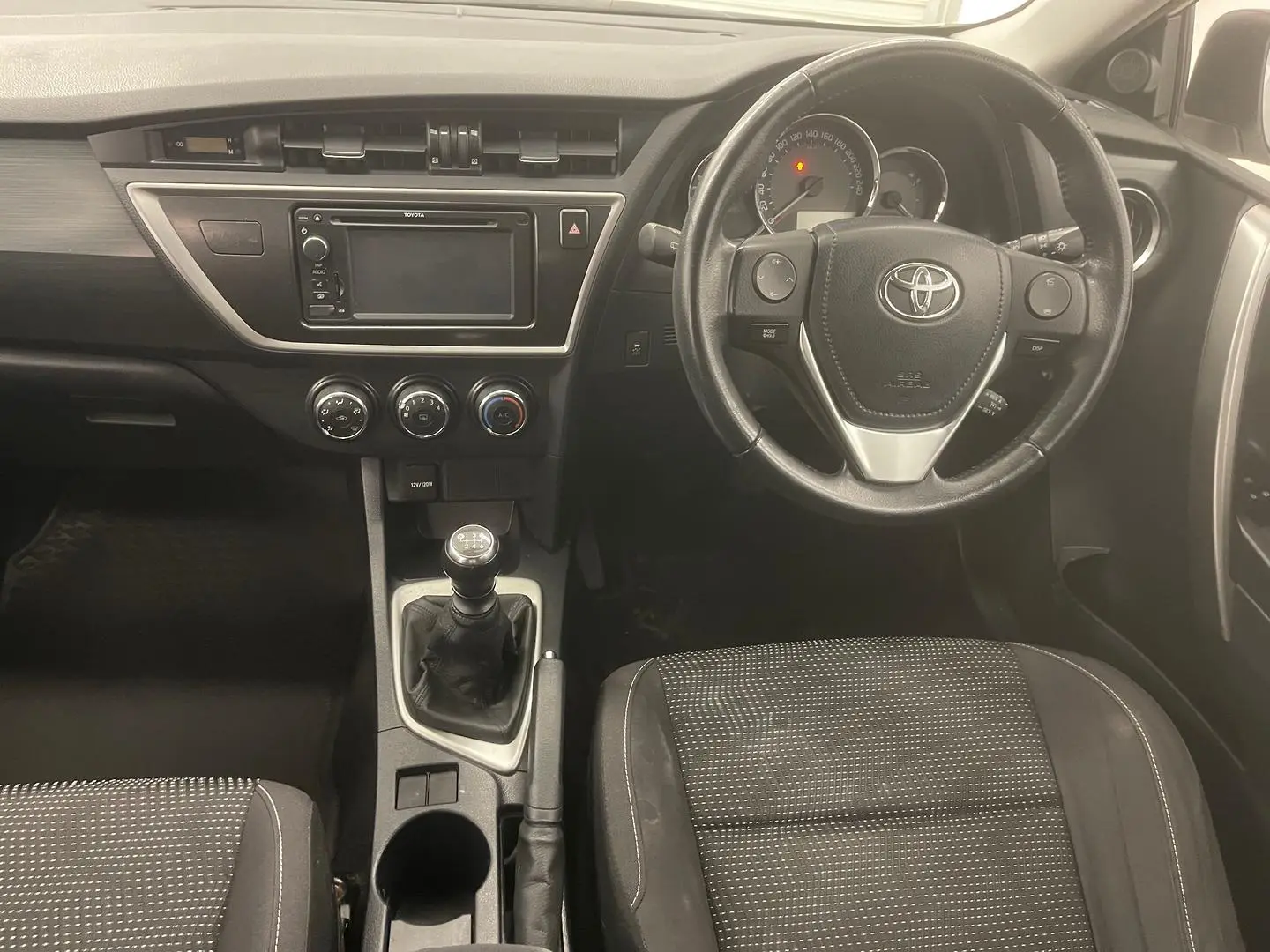 2014 Toyota Corolla Gallery Image 32