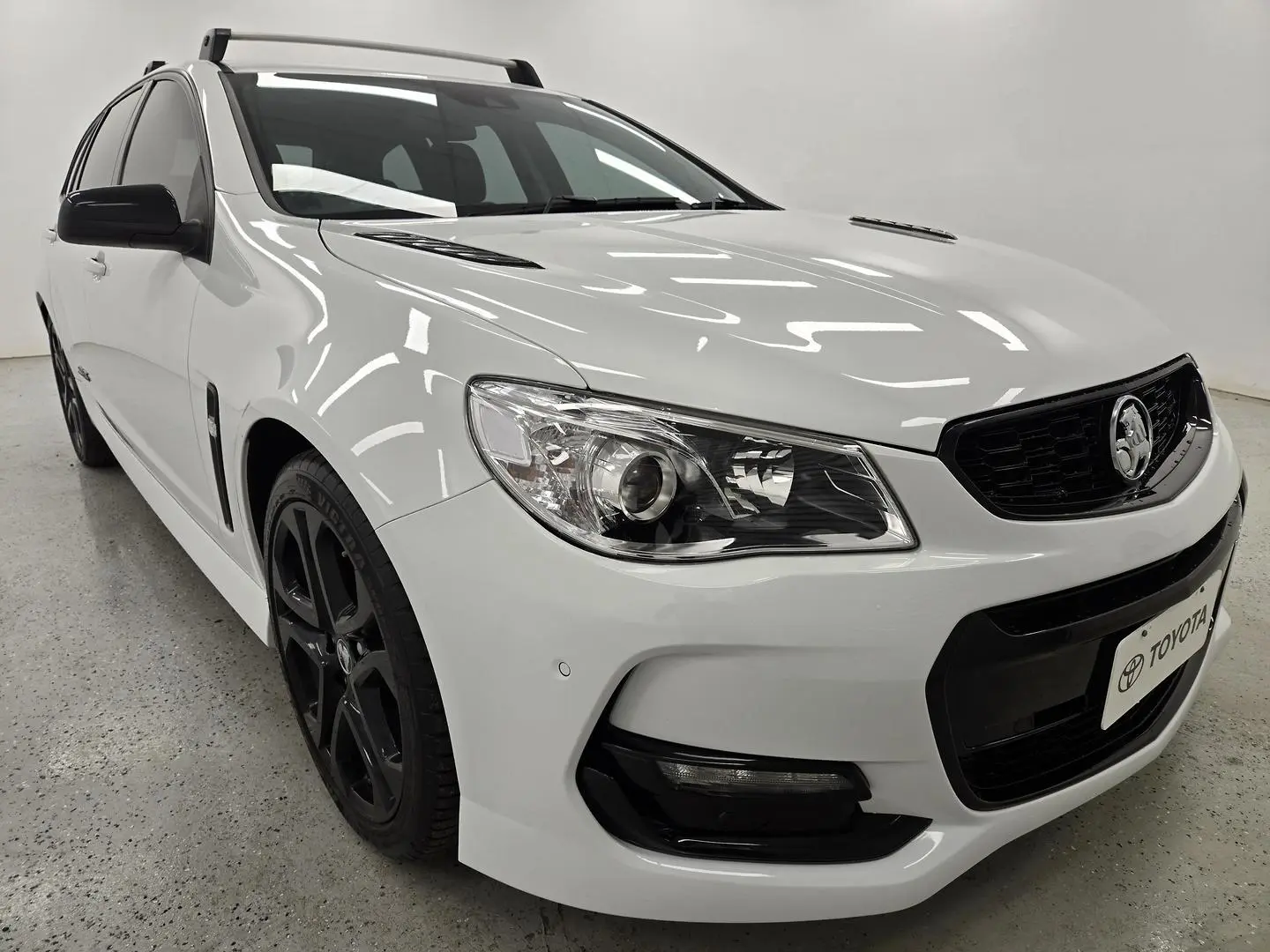 2017 Holden Commodore Gallery Image 1
