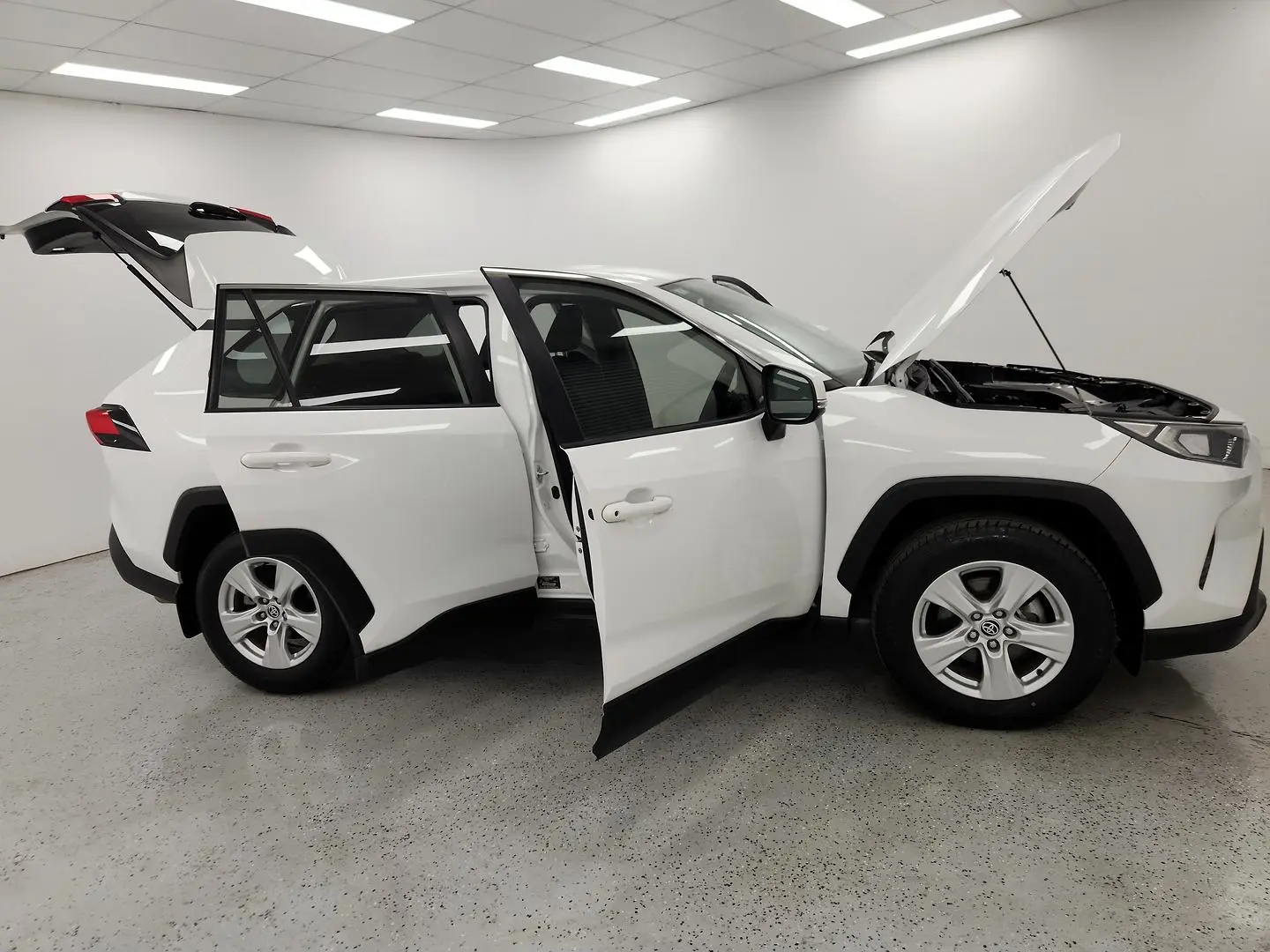 2020 Toyota RAV4 Gallery Image 9