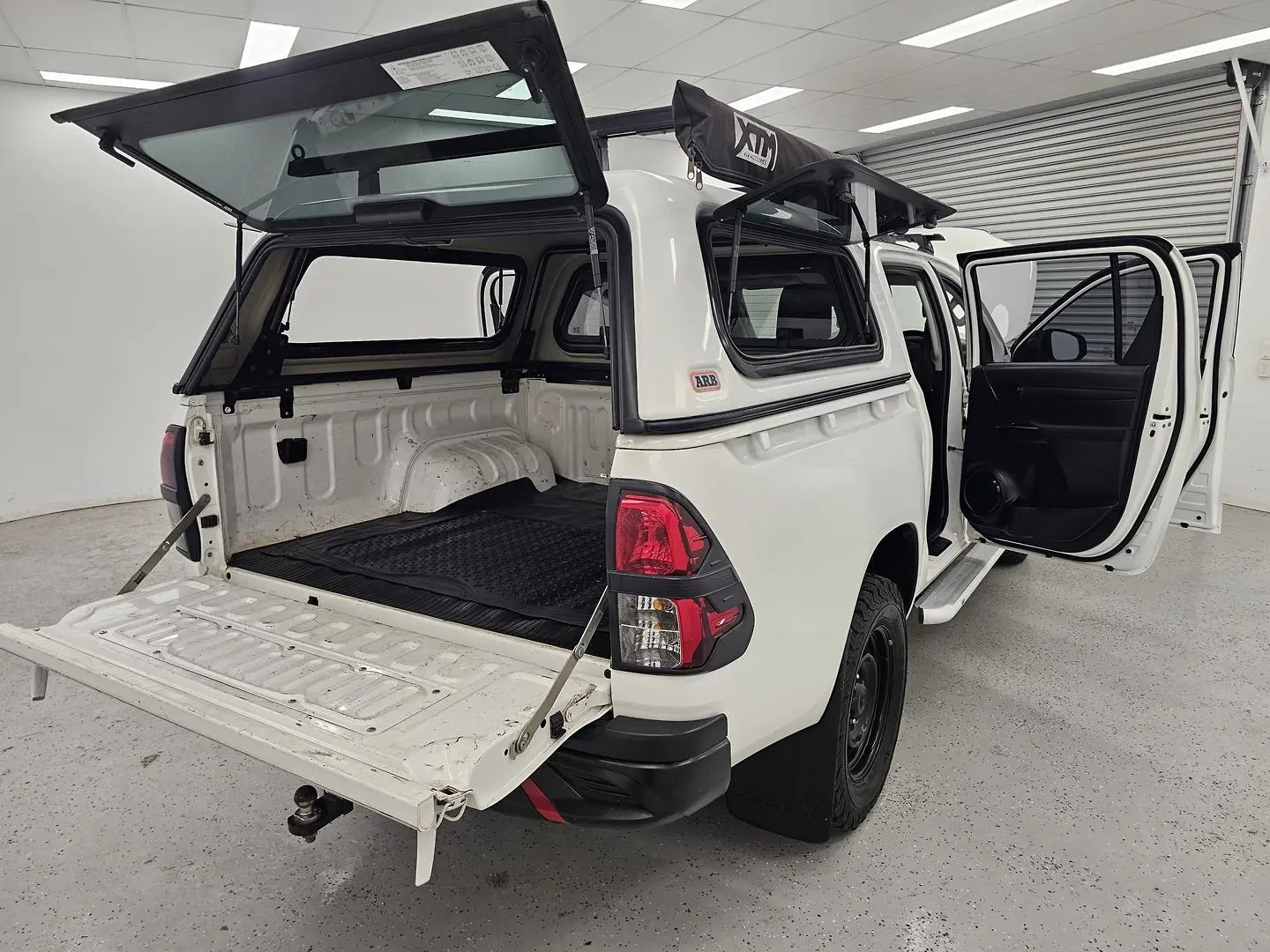 2015 Toyota Hilux Gallery Image 19