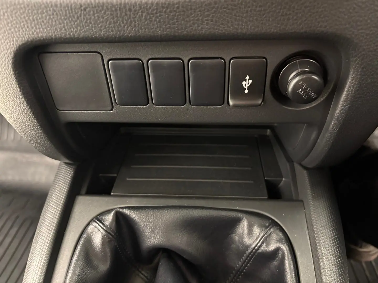 2021 Mitsubishi Triton Gallery Image 29