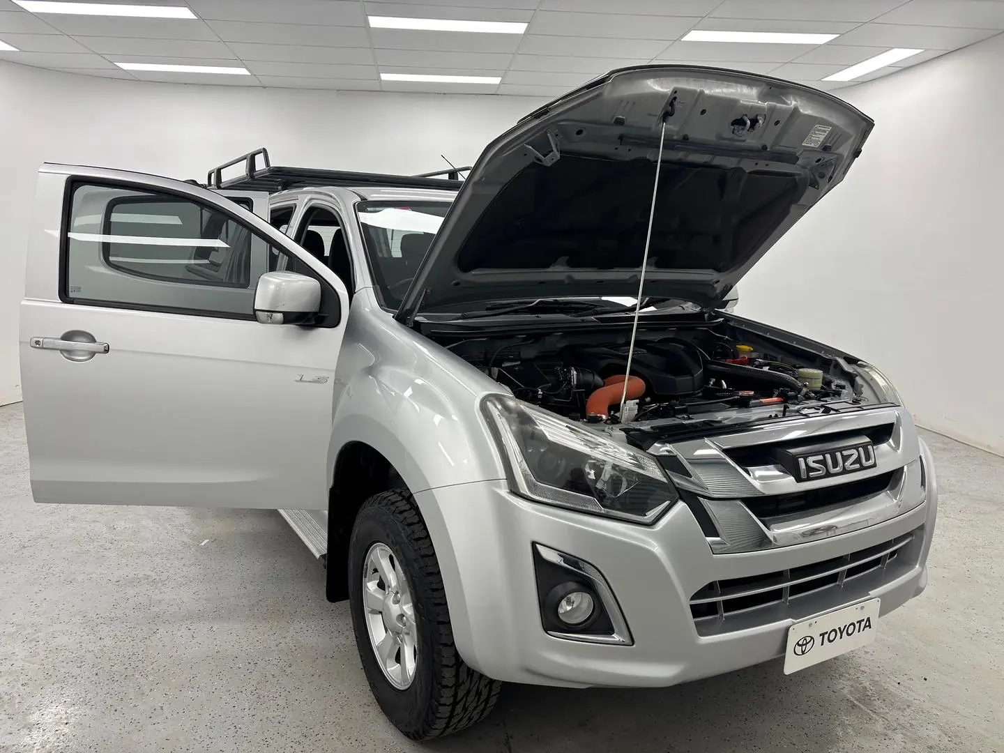 2017 Isuzu D-MAX Gallery Image 8