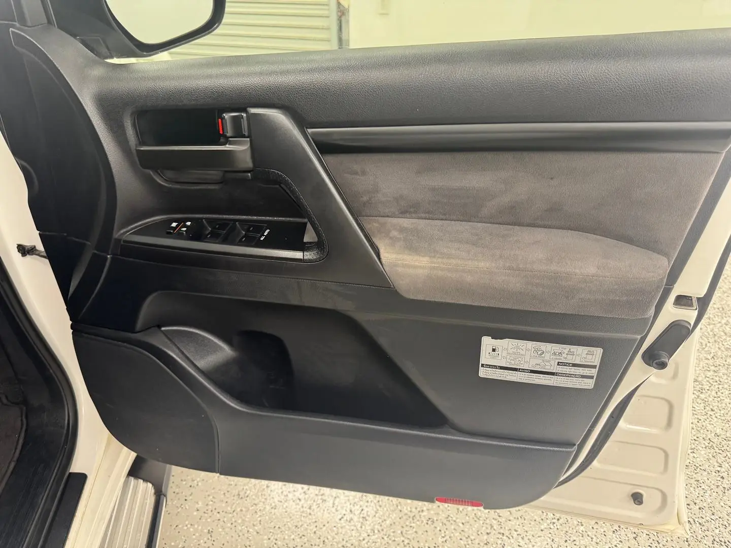 2015 Toyota Landcruiser Gallery Image 18