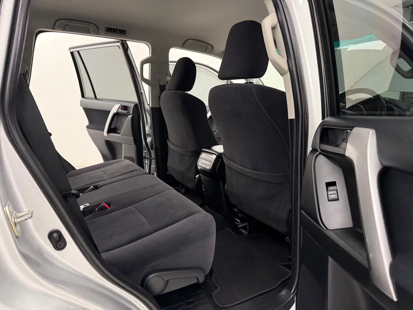 2015 Toyota Landcruiser Prado Gallery Image 16