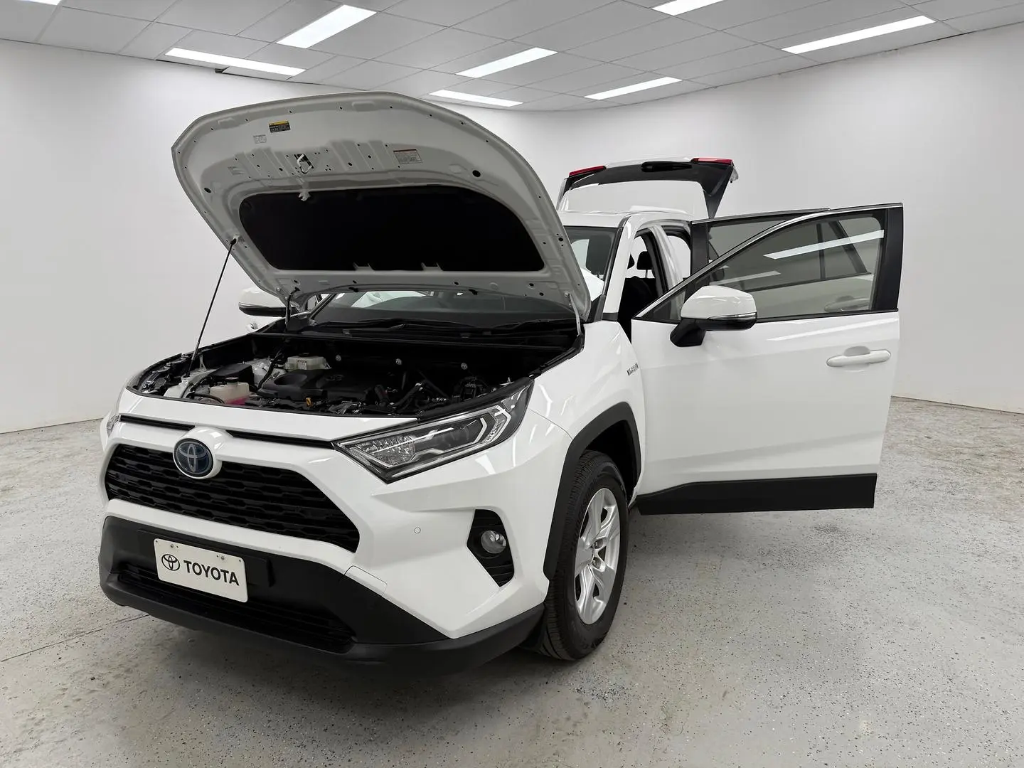 2020 Toyota RAV4 Gallery Image 8