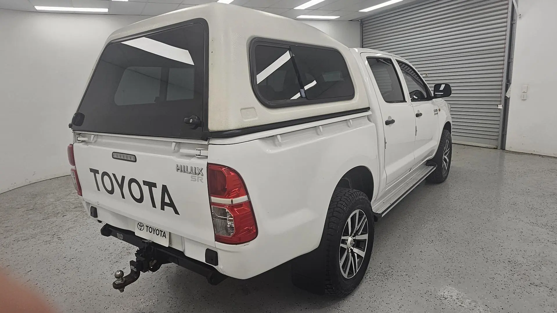 2015 Toyota Hilux Gallery Image 3