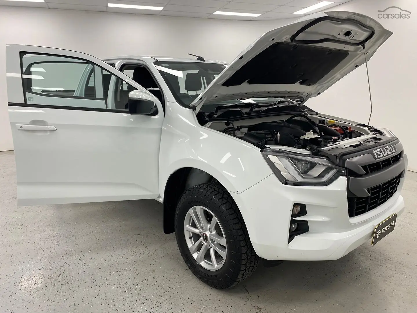 2021 Isuzu D-MAX Image 9