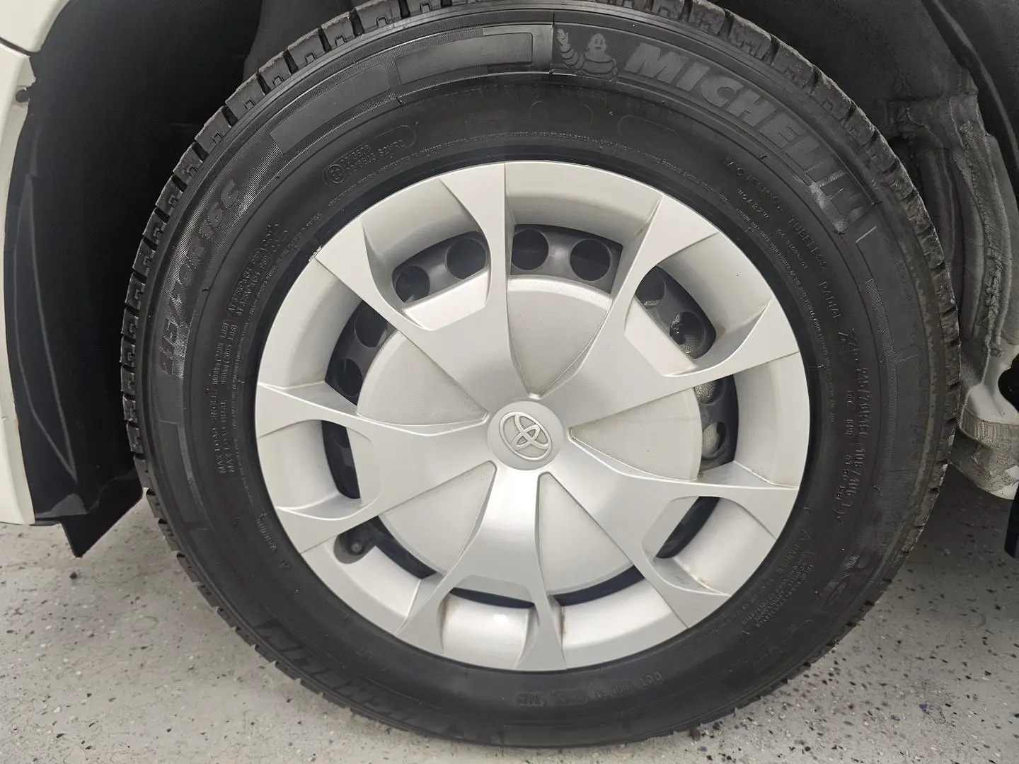 2022 Toyota Hiace Gallery Image 9