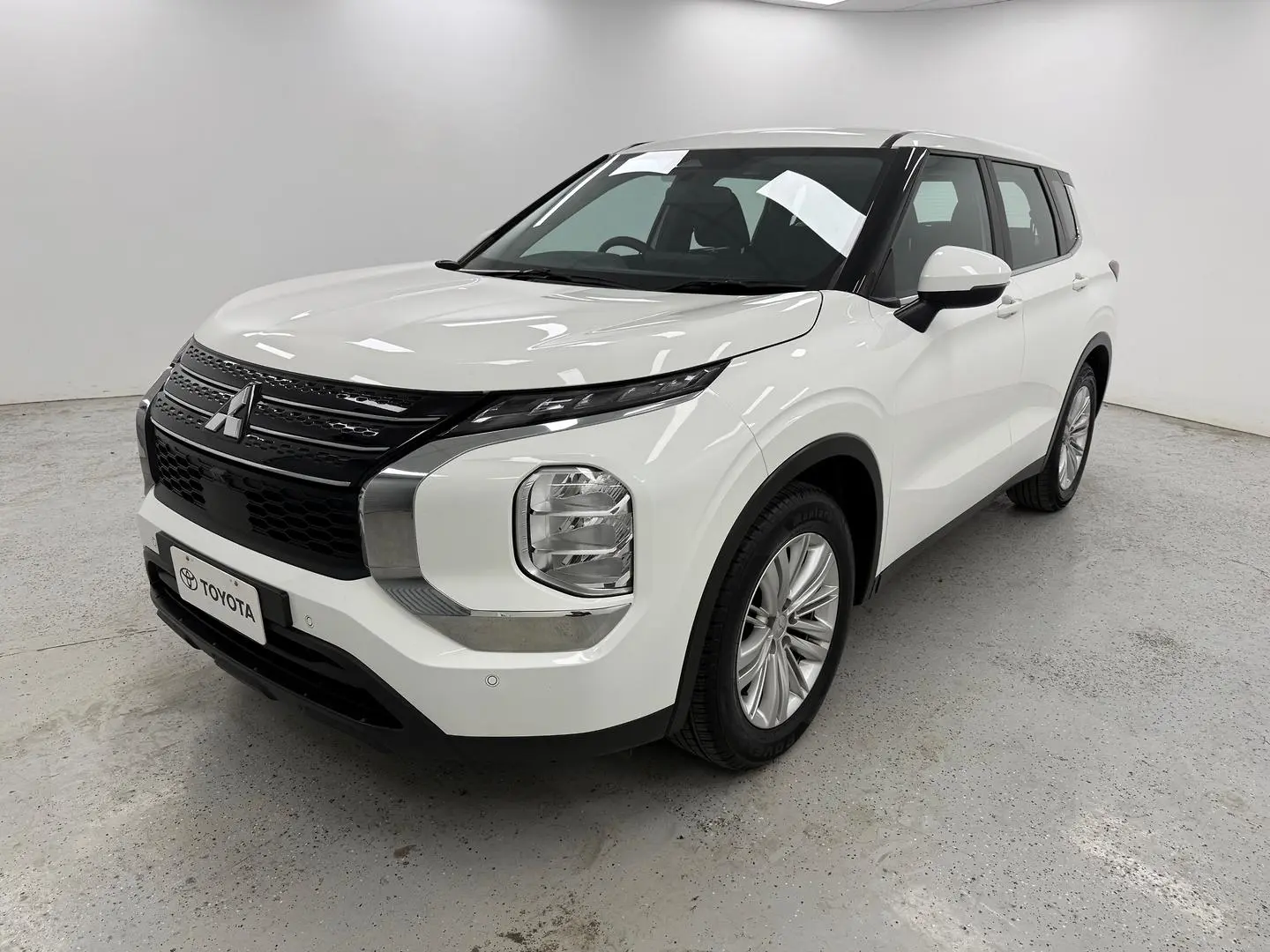 2022 Mitsubishi Outlander Gallery Image 7