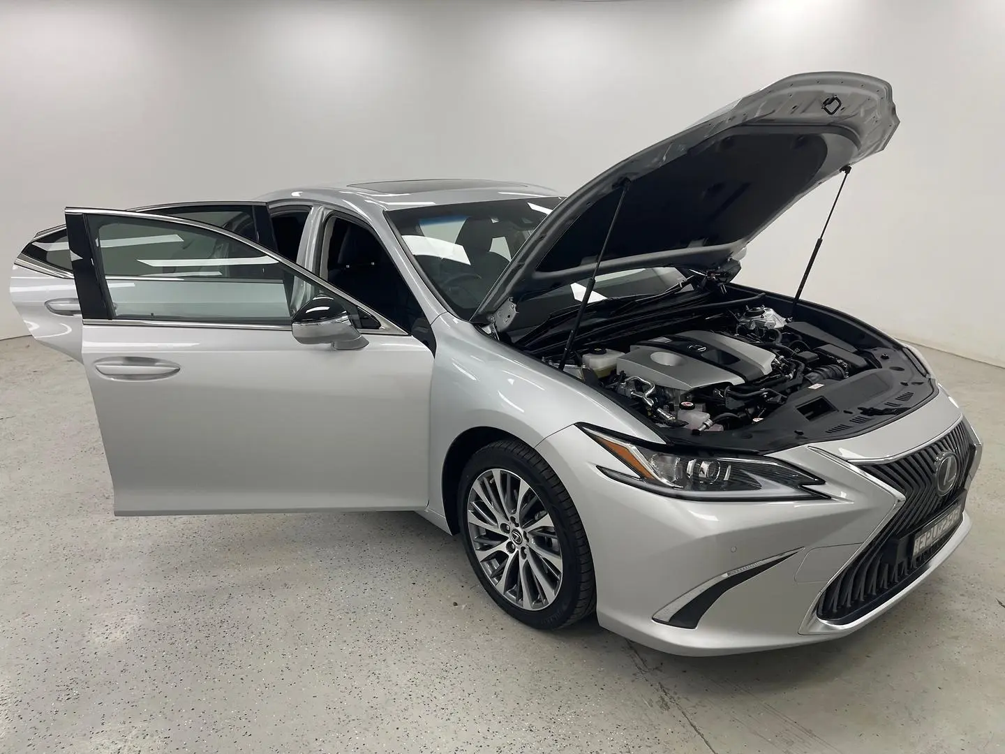 2021 Lexus ES Gallery Image 7