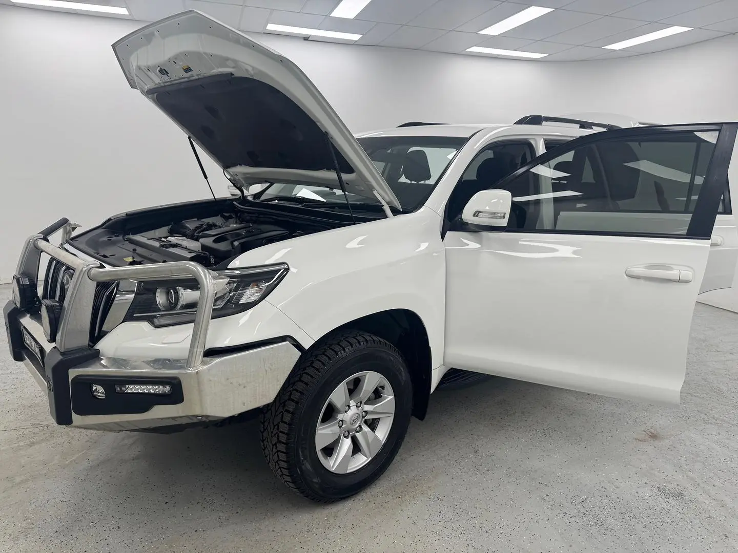 2022 Toyota Landcruiser Prado Gallery Image 12