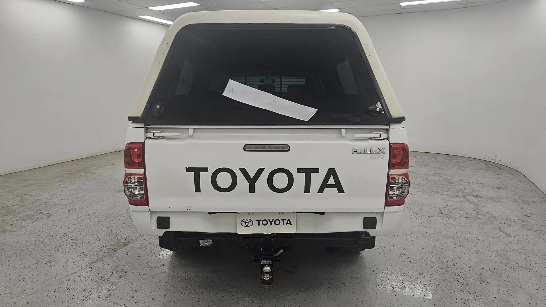 2015 Toyota Hilux Gallery Image 4
