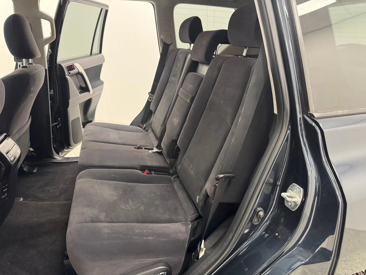 2016 Toyota Landcruiser Prado Gallery Image 31