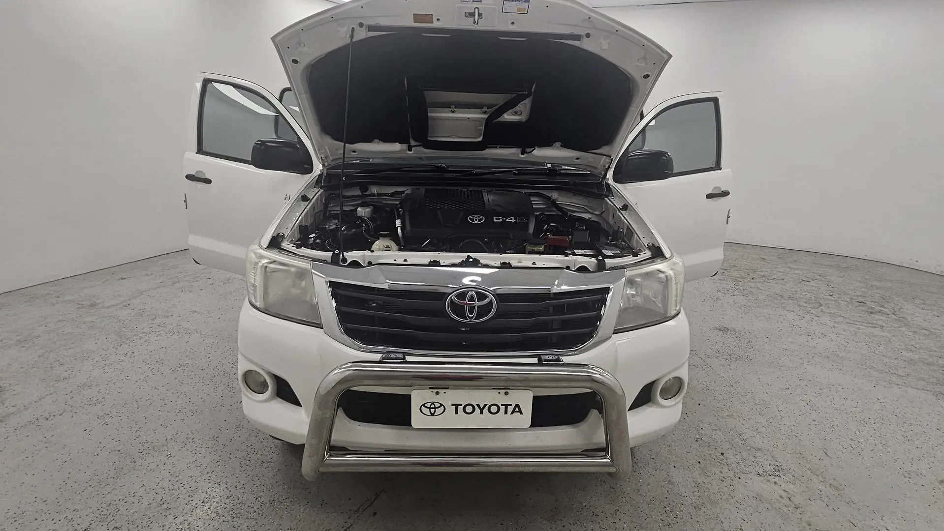 2015 Toyota Hilux Gallery Image 25