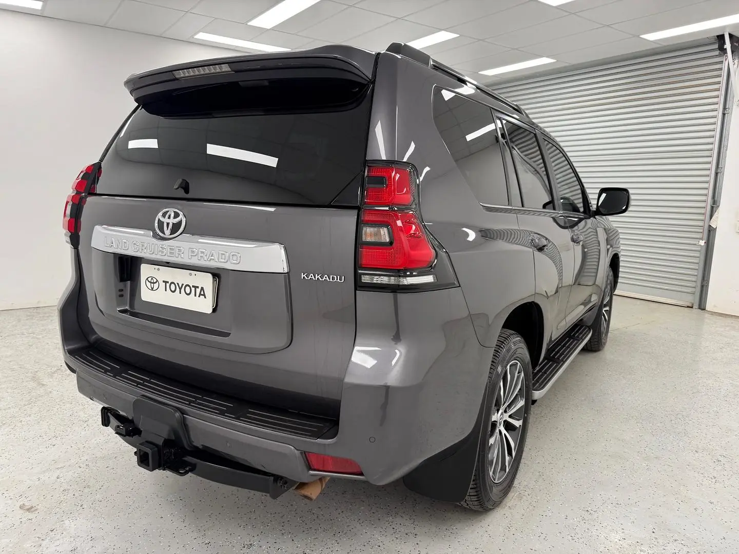 2021 Toyota Landcruiser Prado Gallery Image 3