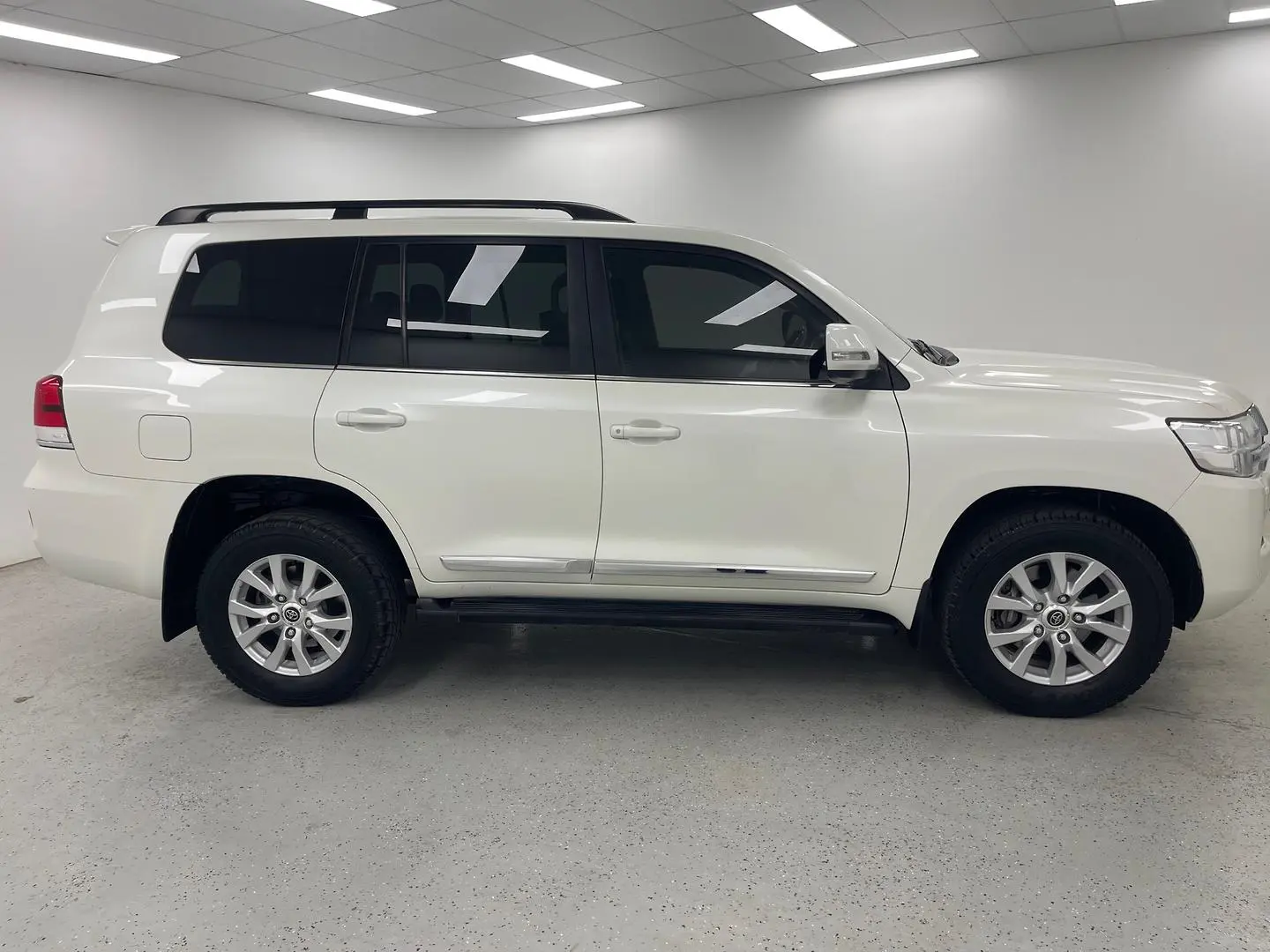 2019 Toyota Landcruiser Gallery Image 2