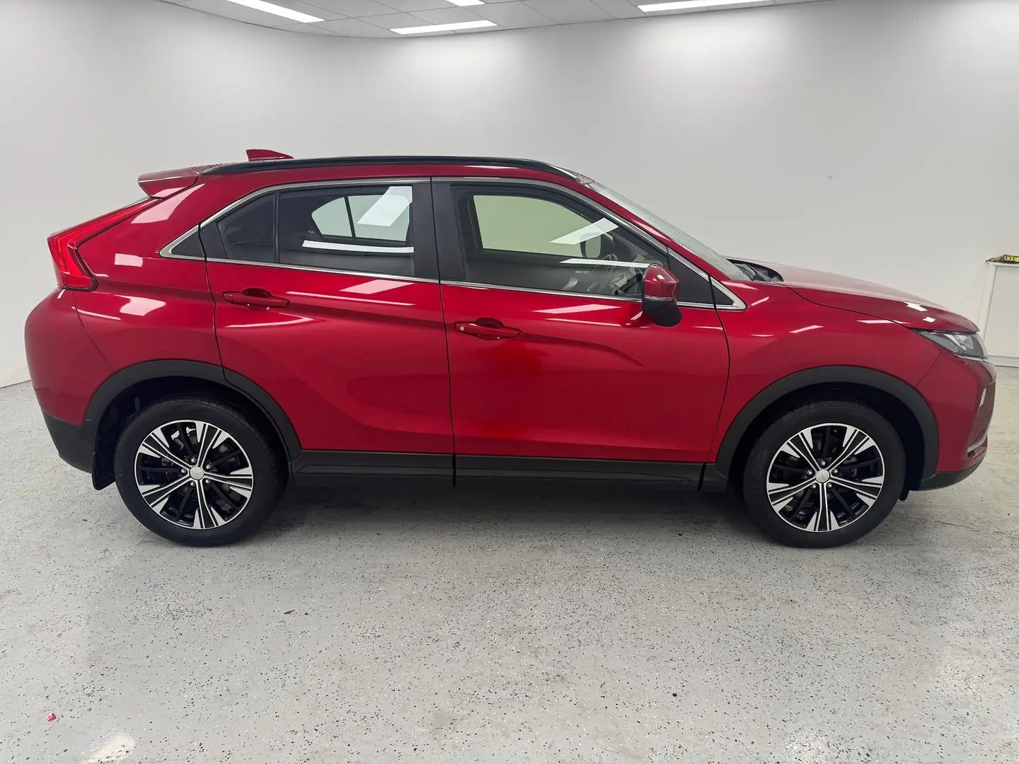 2019 Mitsubishi Eclipse Cross Gallery Image 2