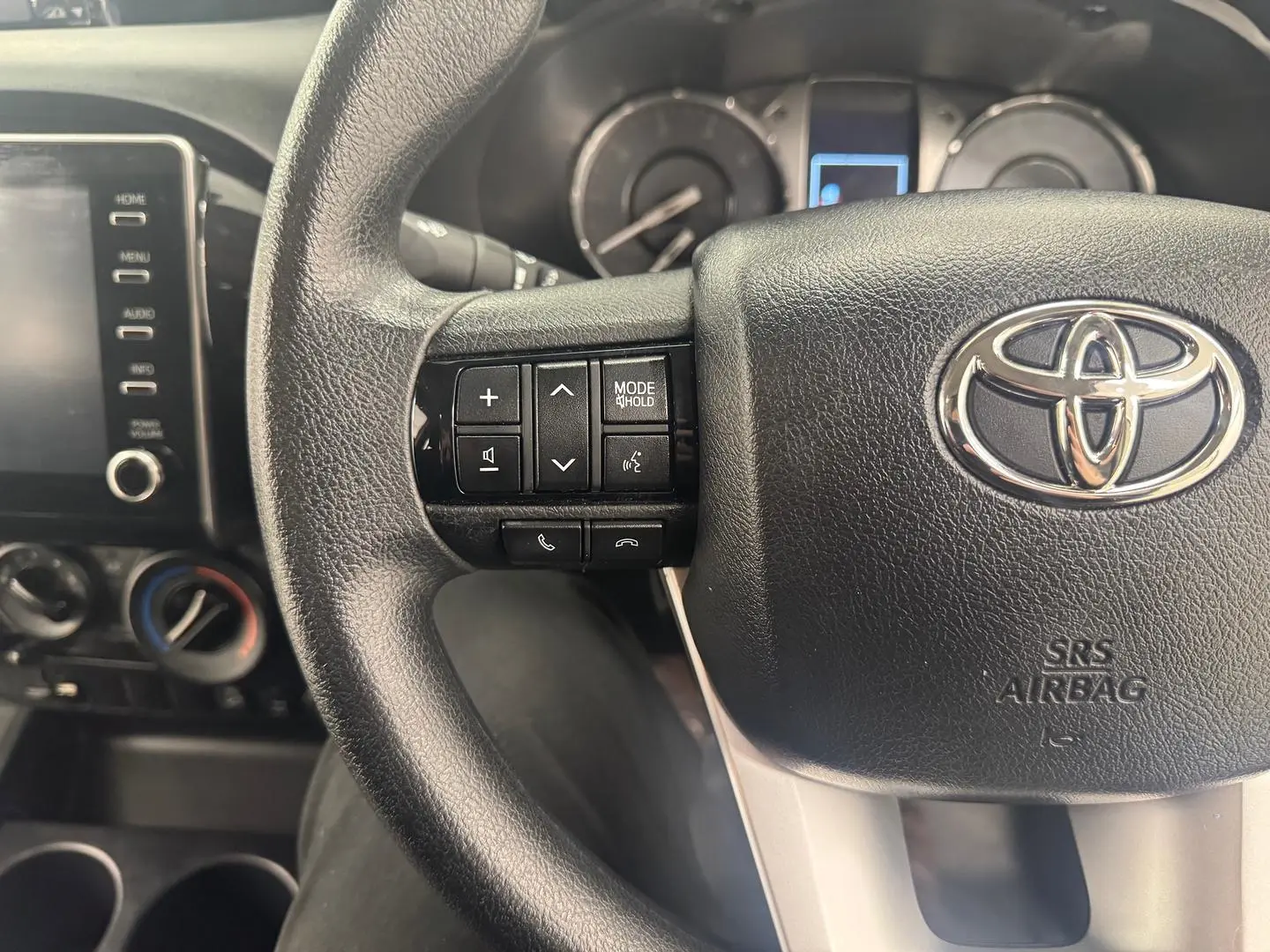 2022 Toyota Hilux Gallery Image 16