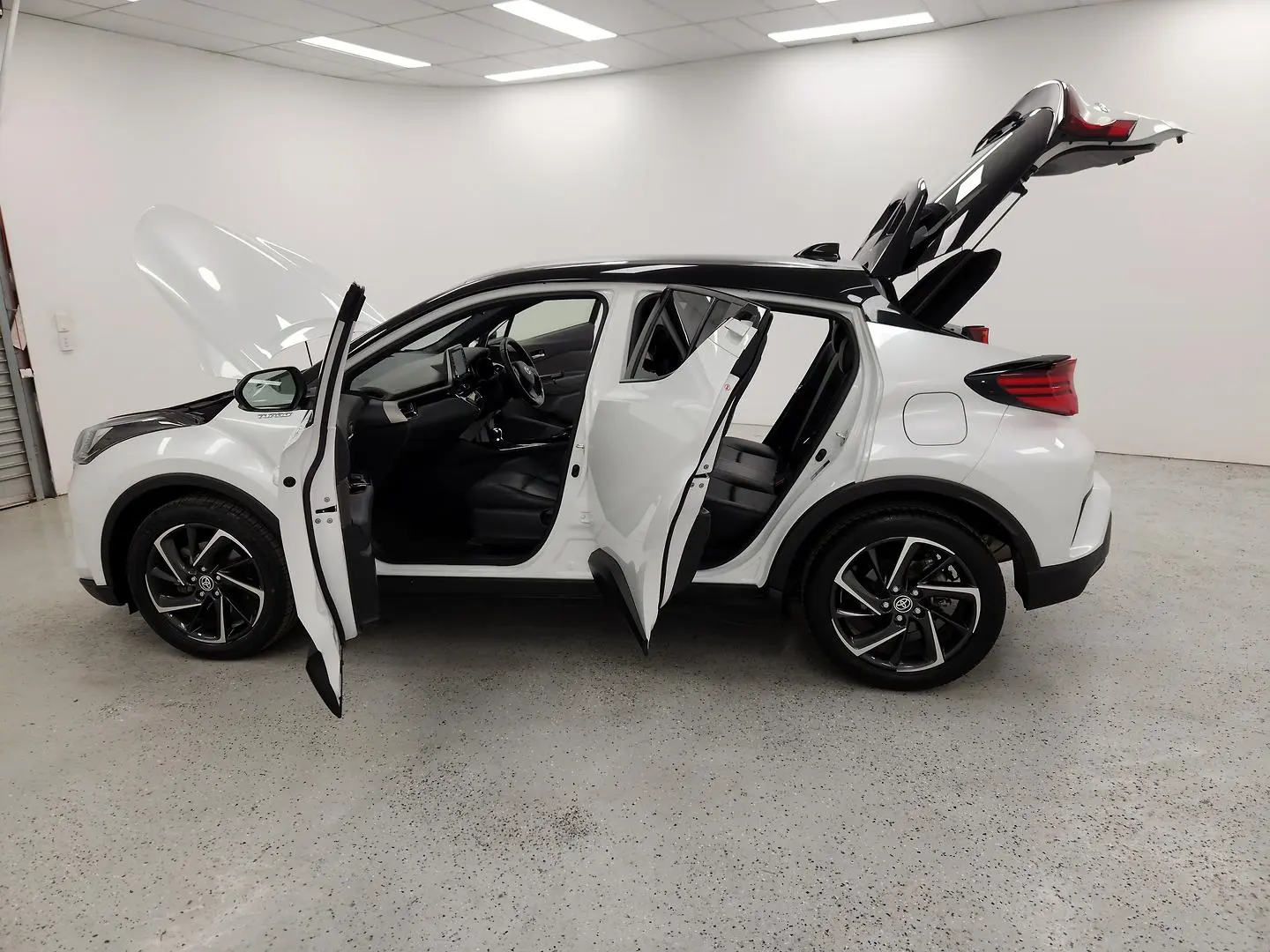 2022 Toyota C-HR Gallery Image 13