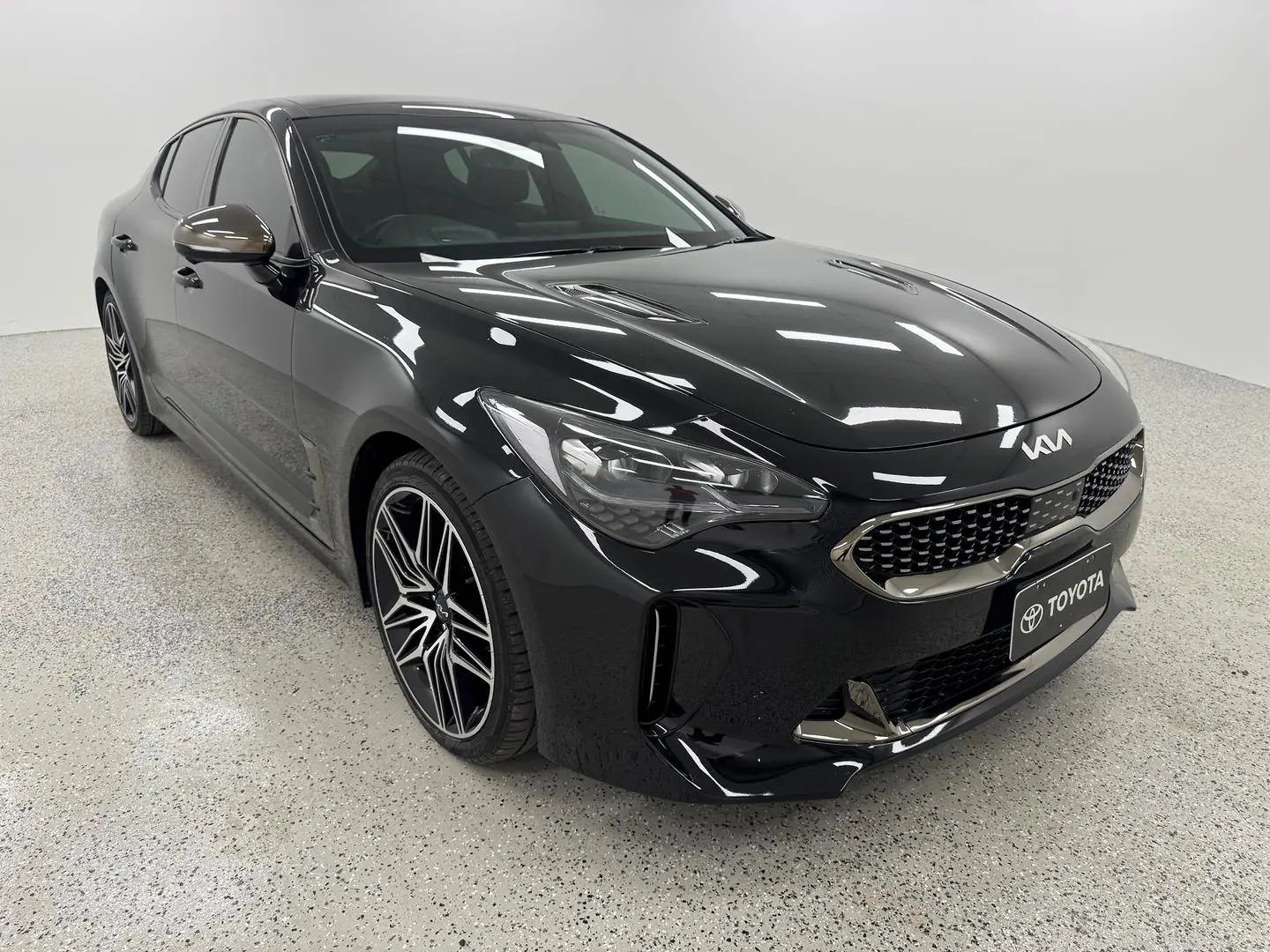 2022 Kia Stinger Gallery Image 1