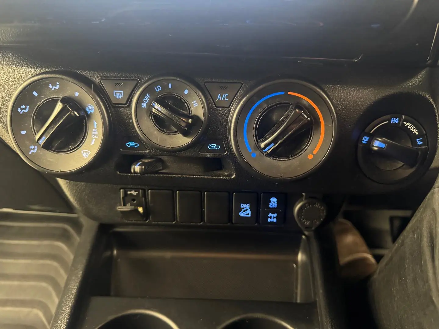 2022 Toyota Hilux Gallery Image 21